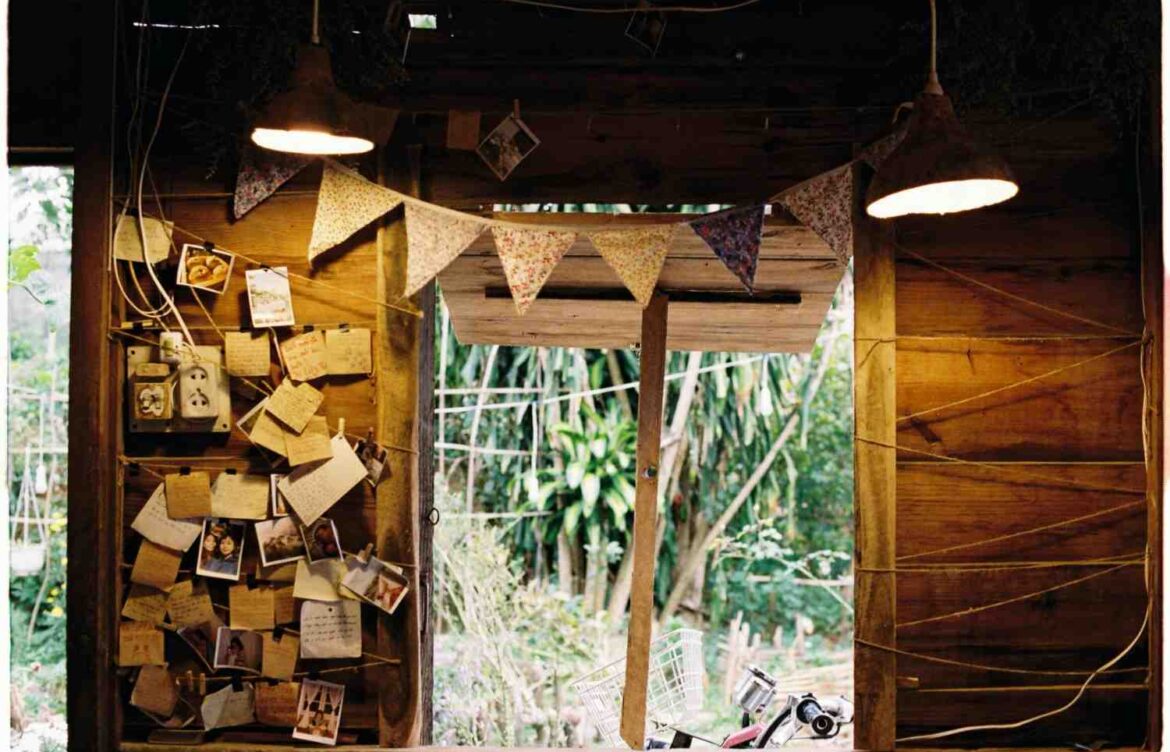 10 Memorial Keepsakes to Make Your Dorm Room Feel Like Home