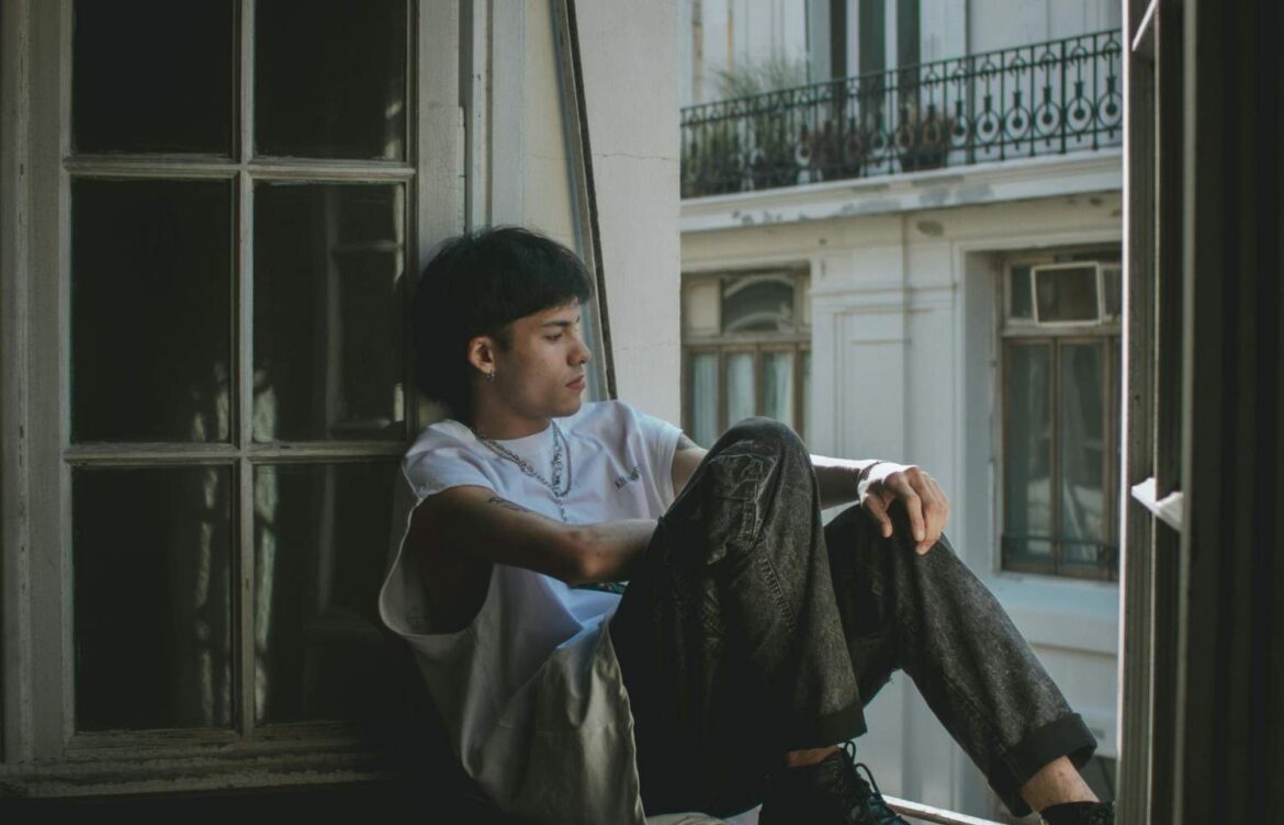 10 Powerful Ways to Handle Emotional Triggers and Beat Homesickness Abroad